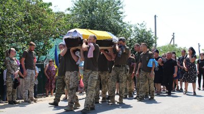 На Одещині попрощалися з 23-річним військовим пілотом На Одещині попрощалися з 23-річним військовим пілотом