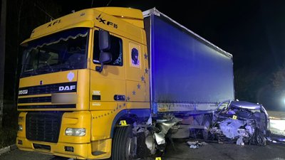 Зіткнулися легковик і вантажівка на Рівненщині
