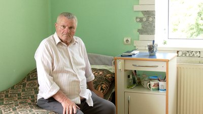 "Тут — люди, яким немає куди повертатися". Як живе будинок милосердя на Прикарпатті, що прихищає вимушених переселенців "Тут — люди, яким немає куди повертатися". Як живе будинок милосердя на Прикарпатті, що прихищає вимушених переселенців