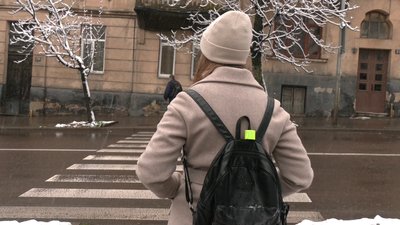 Безпека пересування дітей: у Житомирі для школярів закуплять світловідбиваючі стрічки на одяг