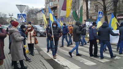 Жителі Городенківщини перекрили дорогу у центрі Івано-Франківська Жителі Городенківщини перекрили дорогу у центрі Івано-Франківська
