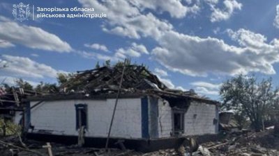 Обстріл Різдвянки: постраждала пенсіонерка, зруйнована школа на Запоріжжі