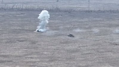 Дві одиниці техніки ЗС РФ, по одній з яких пряме влучання, 8 січня 2024 року. Дві одиниці техніки ЗС РФ, по одній з яких пряме влучання, 8 січня 2024 року.