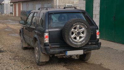 Вінницькі волонтери ремонтують автівки та везуть у зону бойових дій для військових Вінницькі волонтери ремонтують автівки та везуть у зону бойових дій для військових