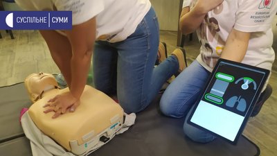 Всесвітній день першої меддопомоги: у Сумах медики вчили школярів рятувати життя Всесвітній день першої меддопомоги: у Сумах медики вчили школярів рятувати життя