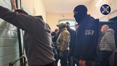 Шахрайство у Чернігівському СІЗО: в'язні виманювали гроші у військових