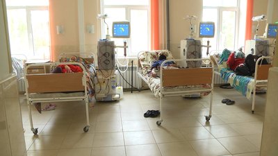 Зараз у відділенні амбулаторного гемодіалізу міської лікарні обслуговується 54 пацієнти Зараз у відділенні амбулаторного гемодіалізу міської лікарні обслуговується 54 пацієнти