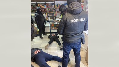 Вимагали надумані борги з мешканців Коростеня: на Житомирщині викрили групу рекетирів на чолі з кримінальним авторитетом Вимагали надумані борги з мешканців Коростеня: на Житомирщині викрили групу рекетирів на чолі з кримінальним авторитетом