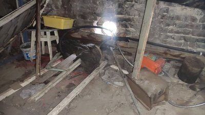 На даху будинку загорілися електричні кабелі На даху будинку загорілися електричні кабелі