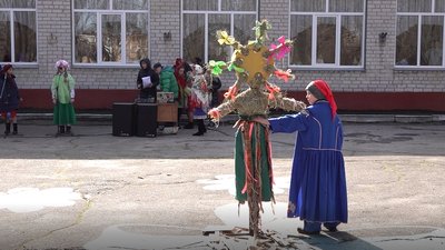 Черкаські школярі святкують Масляну Черкаські школярі святкують Масляну
