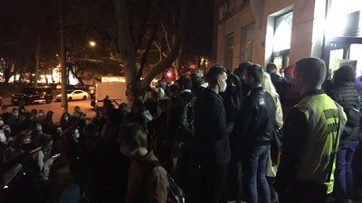 Розірвані бюлетені, "мінування" та черги студентів. Хроніка місцевих виборів на Одещині Розірвані бюлетені, "мінування" та черги студентів. Хроніка місцевих виборів на Одещині