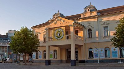 Мукачівський драматичний театр переказав 130 тисяч гривень зі свого заробітку ЗСУ