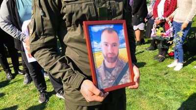 Хлопець з Україною в серці. На Миколаївщині попрощалися з захисником Маріуполя