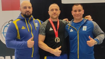 З фронту у Париж: військовий із Житомирщини став чемпіоном Європи з гирьового спорту З фронту у Париж: військовий із Житомирщини став чемпіоном Європи з гирьового спорту