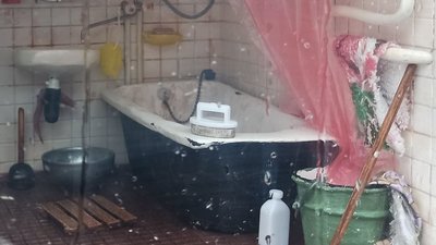 На Миколаївщині зі звичайної дірки у стіні мисткині зробили зробили арт-об'єкт На Миколаївщині зі звичайної дірки у стіні мисткині зробили зробили арт-об'єкт