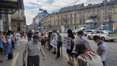 У Львові протестують лікарі комунальної стоматологічної клініки