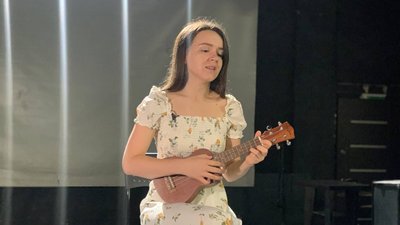 "Буду закохувати людей в українську музику": співачка з Тернопільщини організувала благодійний концерт "Буду закохувати людей в українську музику": співачка з Тернопільщини організувала благодійний концерт