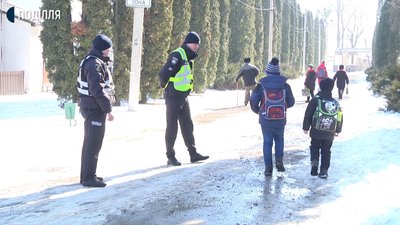 Через реорганізацію поліції жителі області змін на собі не мають відчути - поліцейські, як і раніше, будуть стежити за дотриманням правопорядку. Фото: Суспільне. Поділля.