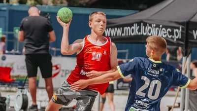Харків'янин став бронзовим призером чемпіонату з пляжного гандболу серед юнаків у Польщі