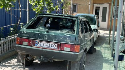 "Вилітали двері, балкони, скло з вікон": що розповіли очевидці обстрілу Херсона "Вилітали двері, балкони, скло з вікон": що розповіли очевидці обстрілу Херсона