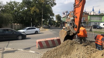 Частину дороги на шляху до українсько-словацького кордону перекрили в Ужгороді Частину дороги на шляху до українсько-словацького кордону перекрили в Ужгороді
