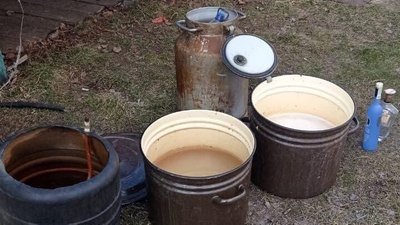 Поліцейські виявили в черкащанина до 100 літрів незаконно виготовленого алкоголю