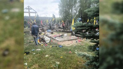 Кладовище на Чернігівщині: росіяни Герберою вдарили по могилах військових