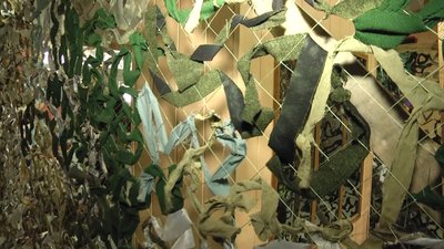 У Житомирі плетуть маскувальні сітки для потреб фронту У Житомирі плетуть маскувальні сітки для потреб фронту