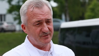 Тернопільській обласній лікарні передали автомобіль швидкої допомоги Тернопільській обласній лікарні передали автомобіль швидкої допомоги