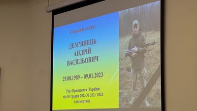 У Житомирі рідним загиблих за Україну воїнів передали державні нагороди У Житомирі рідним загиблих за Україну воїнів передали державні нагороди