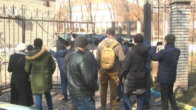 Під будівлею ПАТ "Запоріжгаз" люди влаштували акцію протесту Під будівлею ПАТ "Запоріжгаз" люди влаштували акцію протесту
