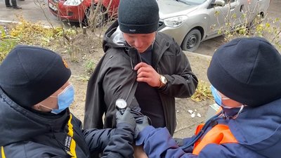 Черкаські рятувальники вчилися гасити пожежу у багатоповерхівці Черкаські рятувальники вчилися гасити пожежу у багатоповерхівці