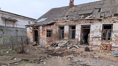 Російські війська вдарили по Нікопольському району Дніпропетровщини: одна людина поранена Російські війська вдарили по Нікопольському району Дніпропетровщини: одна людина поранена