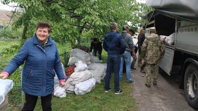 Більше 35 тонн гуманітарної допомоги жителям Ізюма передала Вільшанська громада Житомирщини Більше 35 тонн гуманітарної допомоги жителям Ізюма передала Вільшанська громада Житомирщини