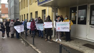 Справа про серію зґвалтувань: в Рівному під судом зібрались на підтримку потерпілих