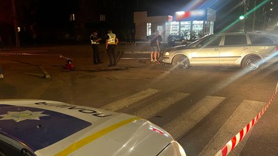 У Кременчуці в аварію потрапив мотоцикл та автомобіль У Кременчуці в аварію потрапив мотоцикл та автомобіль