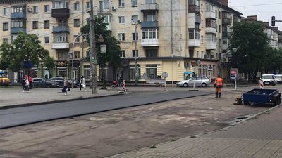 У Житомирі розпочали ремонт дороги на вулиці Хлібна та частково обмежили рух транспорту У Житомирі розпочали ремонт дороги на вулиці Хлібна та частково обмежили рух транспорту