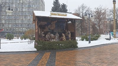 Грінч, Фердинад та Майк Вазовський: новорічні фотозони у Вінниці Грінч, Фердинад та Майк Вазовський: новорічні фотозони у Вінниці
