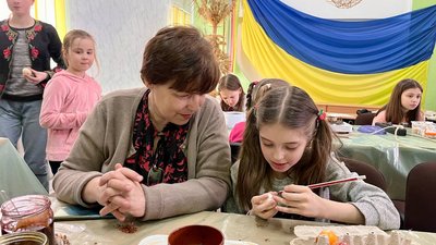 У Тернополі безкоштовно навчають писанкарству
