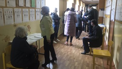 На Тернопільщині представники ОПОРИ зафіксували черги на дільницях На Тернопільщині представники ОПОРИ зафіксували черги на дільницях
