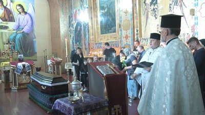 У Житомирі попрощалися з військовим Максимом Дойничком, який загинув у боях за Україну У Житомирі попрощалися з військовим Максимом Дойничком, який загинув у боях за Україну