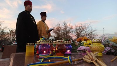 "Запали свічку": у Миколаєві вшанували жертв Голодоморів "Запали свічку": у Миколаєві вшанували жертв Голодоморів