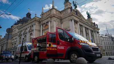 У центрі Львова горіло приміщення, де зберігали машинки-атракціони: що відомо