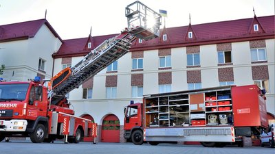 Прикарпатські рятувальники отримали техніку від колег з Німеччини