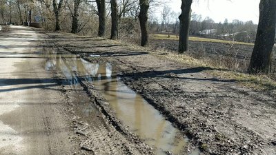 У бюджеті громади не має коштів на ремонт доріг, каже сільський голова Зуслучненської ТГ Анатолій Розумний. Фото: Суспільне. Поділля. У бюджеті громади не має коштів на ремонт доріг, каже сільський голова Зуслучненської ТГ Анатолій Розумний. Фото: Суспільне. Поділля.
