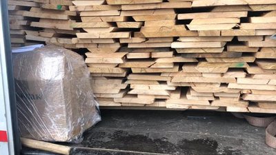 Через "Ягодин" чоловік намагався вивезти дошки на понад 300 тисяч гривень