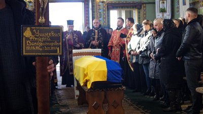 На Тернопільщині попрощалися із загиблим військовослужбовцем Андрієм Ушкевичем На Тернопільщині попрощалися із загиблим військовослужбовцем Андрієм Ушкевичем