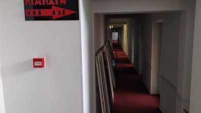 Вибиті вікна, травмувався співробітник. Очільник Палацу "Україна" про наслідки ракетної атаки РФ Вибиті вікна, травмувався співробітник. Очільник Палацу "Україна" про наслідки ракетної атаки РФ