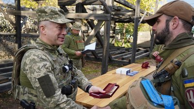 Генерал-полковник Олександр Сирський вручив нагороди військовим 80 бригади