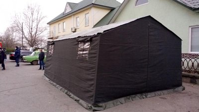 Рятувальники Херсонської області встановили 10 наметів біля лікарень